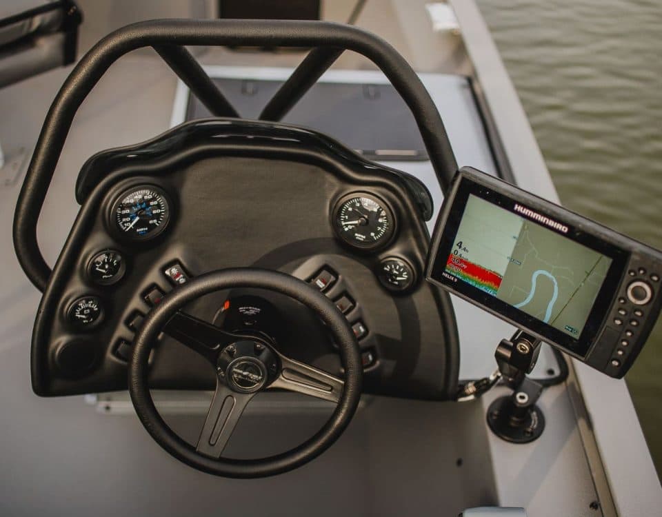 War Eagle 2170 Blackhawk — helm station and electronics